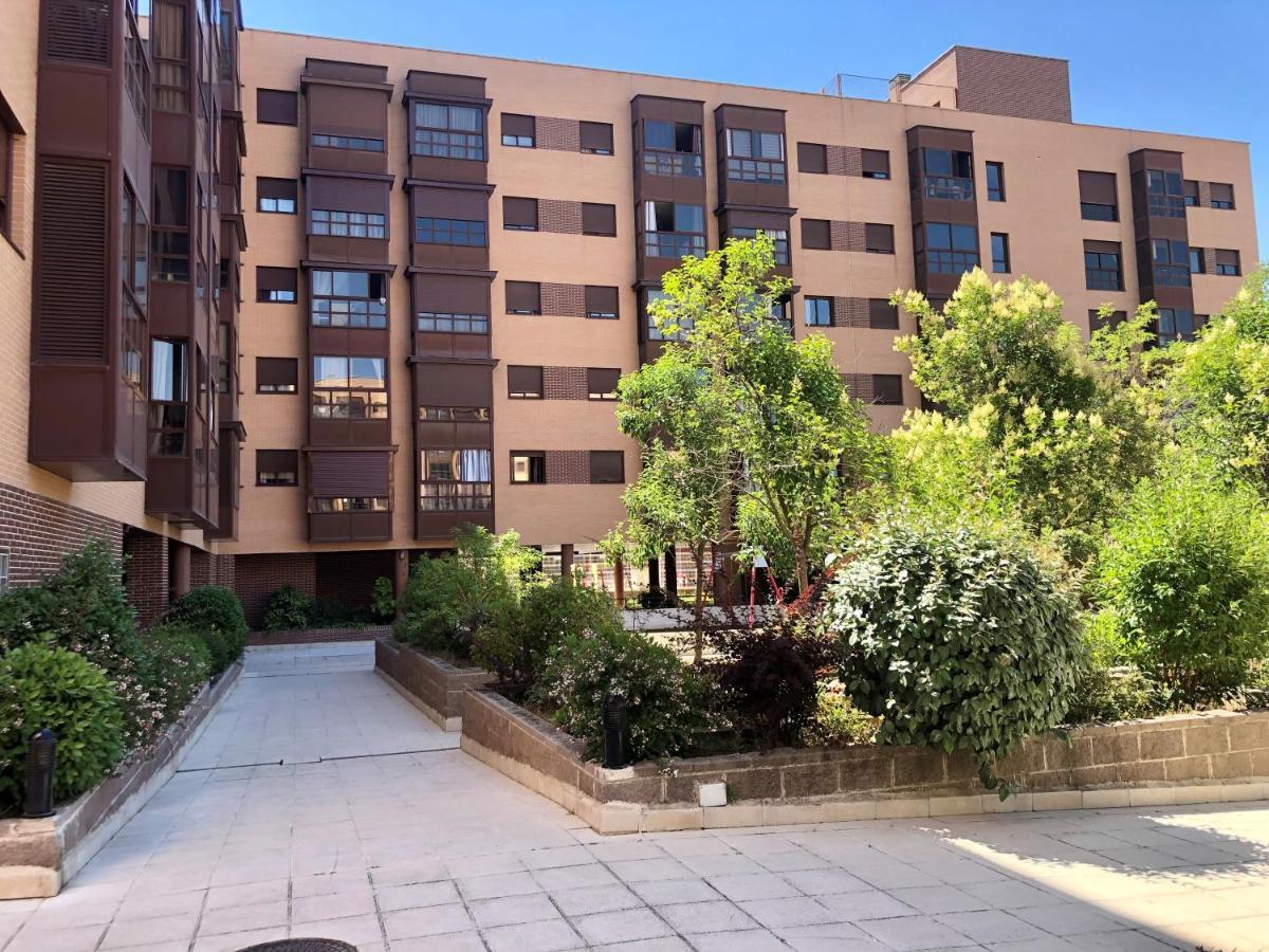 Apartamento Wanda Ifema Con Parking Y Piscina マドリード エクステリア 写真